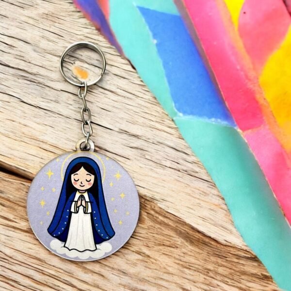 detalle de Llavero Virgen de la Asunción con Oración. Set 10 piezas.